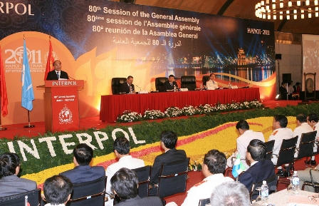 Kỳ họp lần thứ 80 Đại hội đồng Interpol có chủ đề “Kết nối Cảnh sát toàn cầu vì một thế giới hòa bình hơn; tăng cường quan hệ đối tác, xây dựng năng lực và đổi mới”. Ảnh: TTXVN