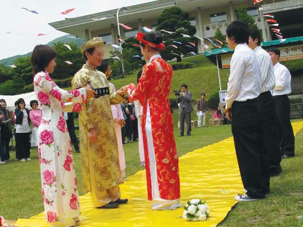 Một đám cưới cô dâu Việt lấy chồng ngoại. Ảnh minh họa