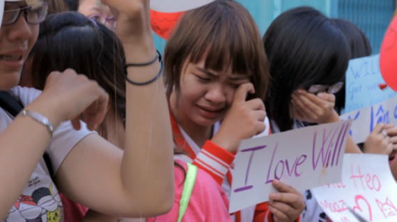 Nghi án fan... khóc mướn.