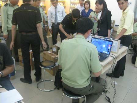 Kiểm tra tại Siêu thị Thế giới Di động