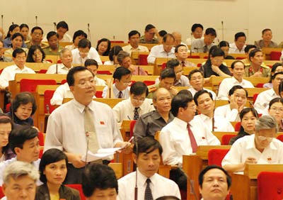 Đại biểu chất vấn tại kỳ họp Quốc hội. Ảnh: MH