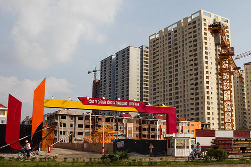 “Nếu quy định các dự án hoàn thành bàn giao cho khách hàng trong năm 2012 thì sẽ có tính thực tiễn cao hơn”. Ảnh minh họa