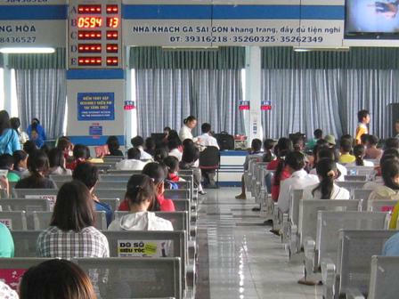 Năm nay, ga Sài Gòn tạo mọi điều kiền cho hành khách mua vé về quê.