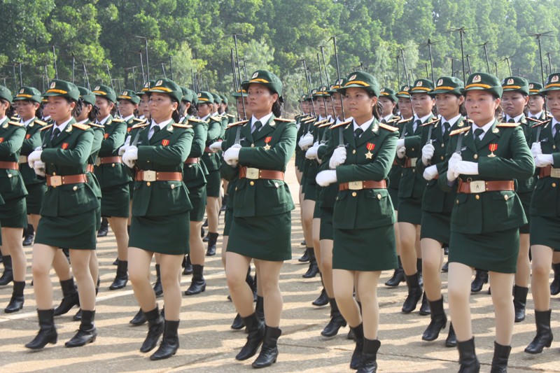 Phụ nữ Binh chủng Thông tin liên lạc luyện tập diễu binh, diễu hành Kỷ niệm 1.000 năm Thăng Long - Hà Nội