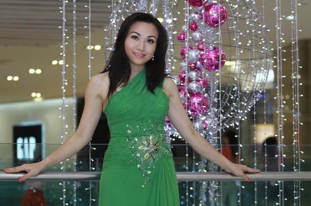 Vẻ đẹp mặn mà của Hoàng Châu trong đêm Giáng sinh.