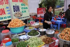 Một quầy hàng ẩm thực