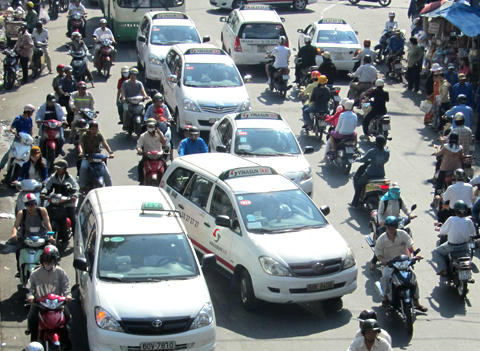 Với mức thu phí này giá các loại dịch vụ công cộng như taxi sẽ tăng đáng kể