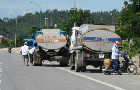 Tới đây không phải DN đầu mối xăng dầu nào cũng được phép tạm nhập tái xuất  xăng dầu. (Ảnh chỉ có tính minh họa)
