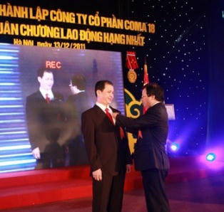 Doanh nghiệp dính vụ “lùm xùm”, ông Lê Huy Lân - Chủ tịch HĐQT, Tổng Giám đốc Cty COMA 18 vẫn được tặng Huân chương Lao động hạng Ba