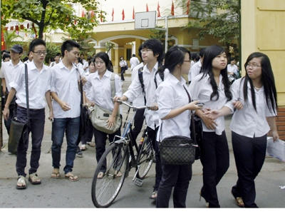 Từ hôm nay, học sinh Hà Nội có giờ học mới.