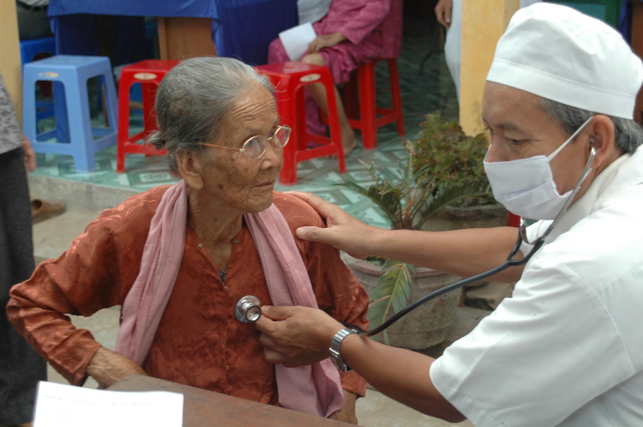 Viện phí tăng, người bệnh thêm mối lo mới- ảnh MH