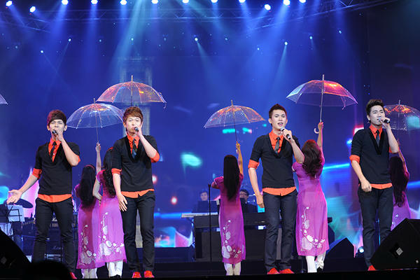 V.Music hát live gây thất vọng vì quá “chênh” với những lần hát đã qua   xử lý chất giọng trước đây