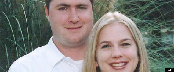 Gabe Watson và vợ Tina Thomas. Ảnh; AP