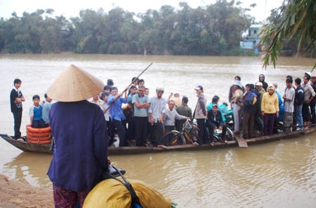 Bến đò Ngân Hà, nơi thường xảy ra những vụ chết đuối nhưng đến nay vẫn không xin được kinh phí xây cầu.