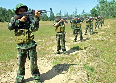 Cán bộ, chiến sỹ Sư đoàn 31 đang tập luyện trên thao trường.