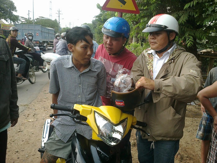 Đối tượng bị bắt cùng tang vật.