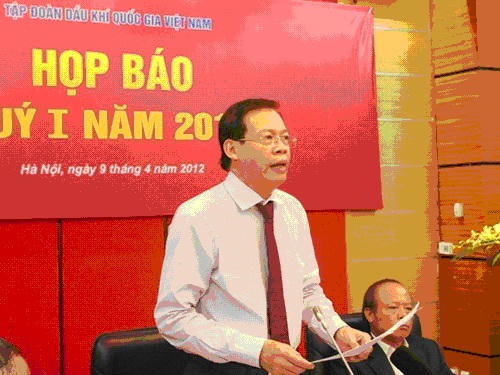 Hội đồng thành viên PetroVietnam Phùng Đình Thực phát biểu tại buổi họp báo.