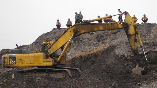 Các phương tiện hoạt động hết công suất để tìm kiếm nạn nhân