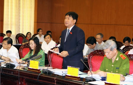 Bộ trưởng Đinh La Thăng trong phiên giải trình ngày hôm qua.