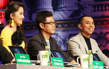 Từ trái sang: giám khảo Khánh Thi, Quốc Bảo, Chí Anh