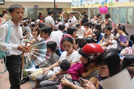 Nắng nóng khiến nhiều trẻ em đổ bệnh