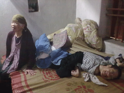 Hai mẹ con cụ Đắp