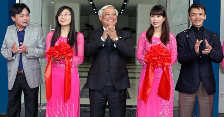 Phó chủ tịch Quốc hội Uông Chu Lưu cùng lãnh đạo công ty CP Tập đoàn FLC cắt băng khánh thành khối văn phòng tòa nhà FLC Landmark Tower