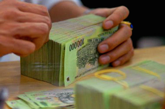 Thu ngân sách năm 2010 vượt 27,4% so với dự toán. Song thu nhập thực tế của dân cư không tăng.