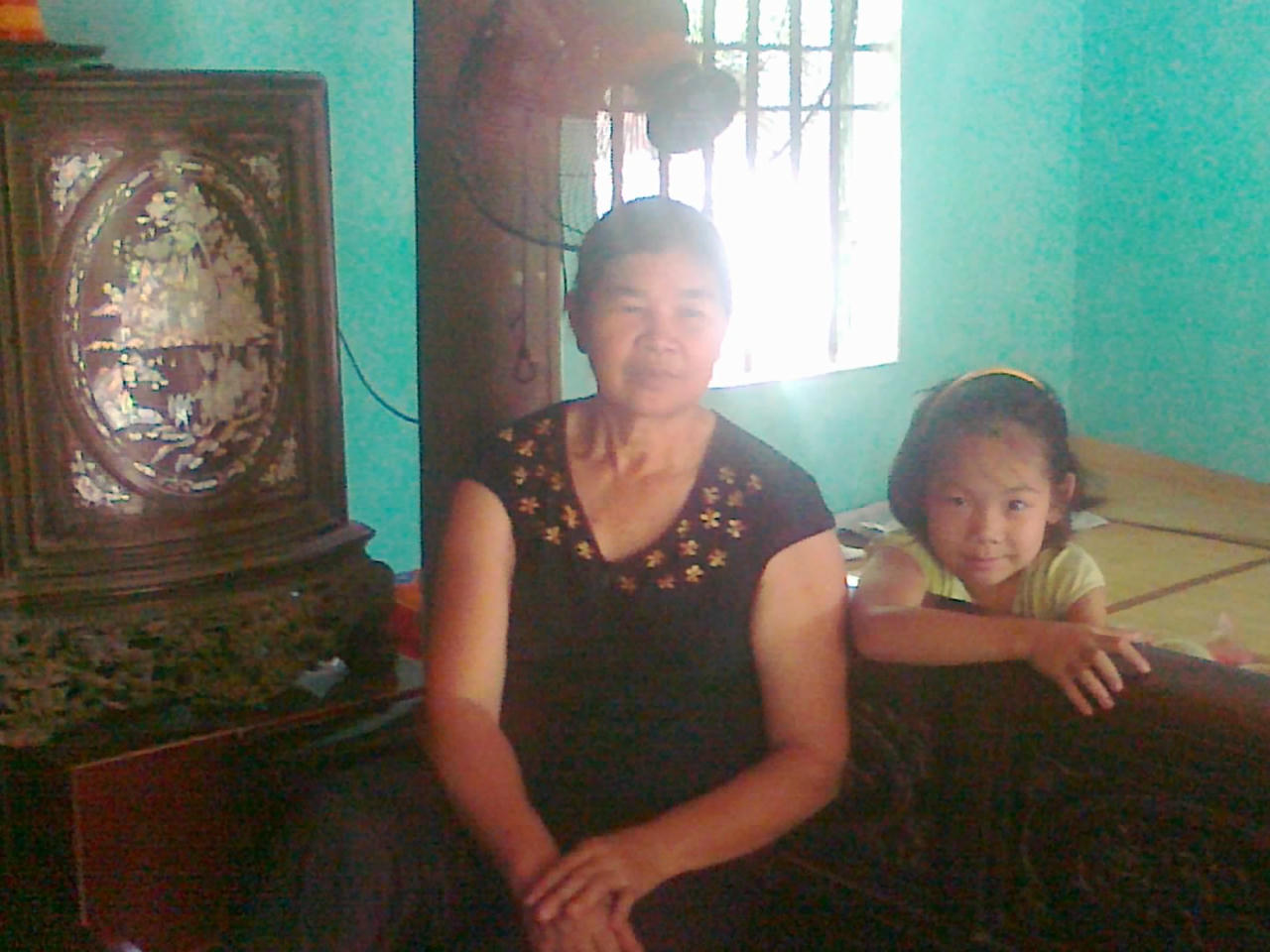 Bà Bích và cháu Lê
