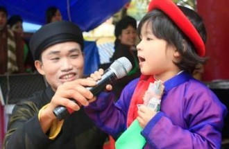 Chị hai “nhí” xin tiền