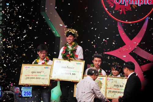 Không ít hơn 2 lần, Đường lên đỉnh Olympia ra đáp án sai khiến thí sinh ngậm ngùi!