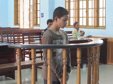 Rơ Mah Sơng trước vành móng ngựa