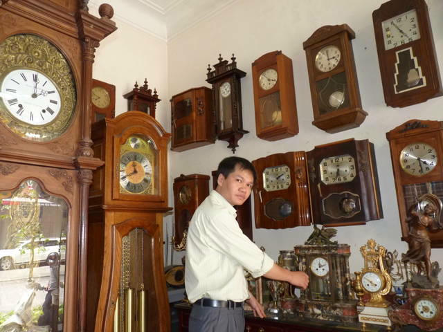  “Đại gia” Đào Văn Đạt và những chiếc đồng hồ quý. 