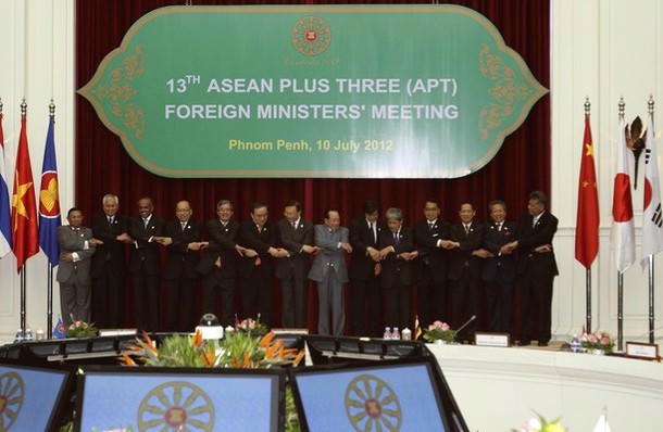 Các Ngoại trưởng tại Hội nghị APT. Ảnh: Reuters