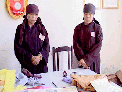 Hai kẻ hành nghề giả sư bị bắt