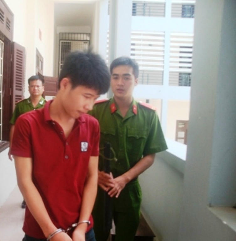 Bị cáo Nghĩa phải trả giá bằng 6 năm tù vì hành vi hiếp dâm cháu D.