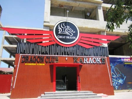 Vũ trường Dragon Club.