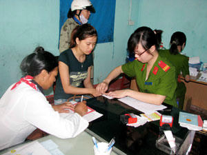 Chứng minh thư kiểu mới không bắt người dân phải lăn tay lấy dấu vân