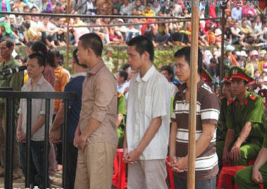 Các bị cáo tại phiên tòa