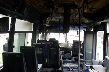 Ghế và trần xe bị cháy đen