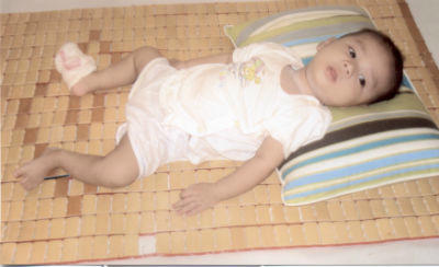 Cháu Kiều Xuân Huy đang nằm điều trị tại Bệnh viện  tỉnh Khánh Hòa