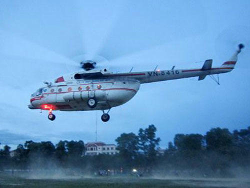 Chuyến bay đưa bệnh nhân ở Hà Tĩnh ra Hà Nội cấp cứu vào tối 10-8_Ảnh: INTERNET