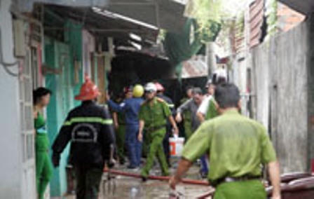 Lực lượng PCCC tiếp cận hiện trường