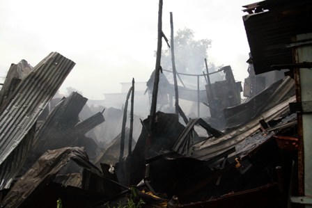 Nhiều tài sản người dân bị chìm trong biển lửa