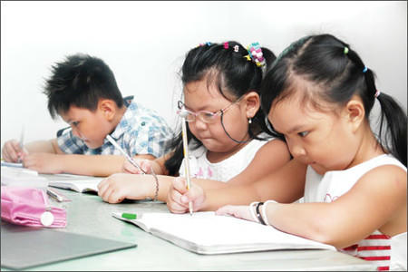 Đừng gây áp lực cho trẻ bằng đòn roi