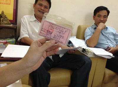 Dù vé xe này có quy trình quản lý chặt chẽ, nhưng trong nhiều năm, hàng trăm chiếc xe được gửi ở hầm nhà 17T11 không hề có vé