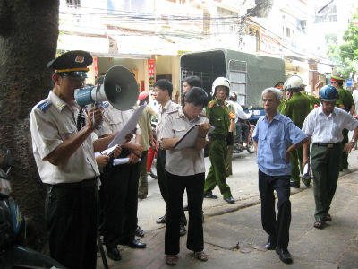 Mỗi chấp hành viên, cán bộ thi hành án phải biết  tránh xa các cám dỗ “trước khi quá muộn”. Ảnh MH