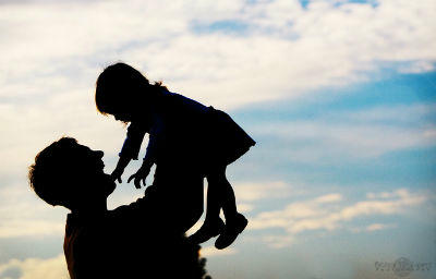 Việc lấy tên đệm của cha làm họ là không đúng với quy định của pháp luật