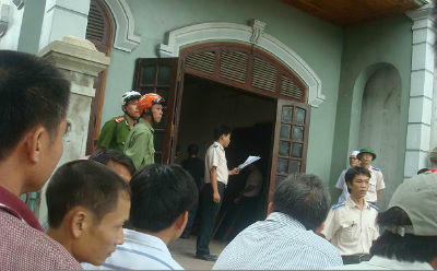 Đọc lệnh cưỡng chế thi hành án tại thị trấn Hoàng Mai Quỳnh Lưu, Nghệ An