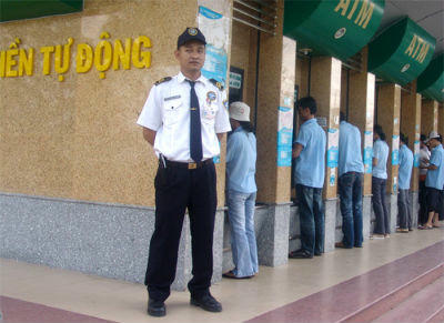 Chính phủ dự kiến trình lui thời hạn tăng lương. Ảnh minh họa